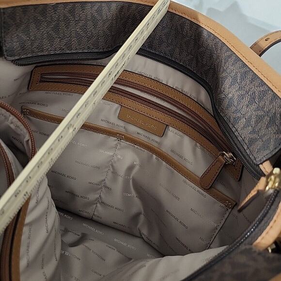 MICHAEL KORS Purse/Tote Brown Leather Logo Zipper Clouser Many Compartments NEW - Picture 7 of 9